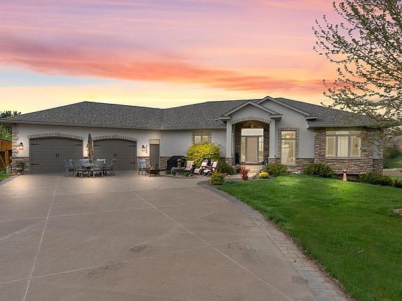 2nd image of 11183 Country Dr