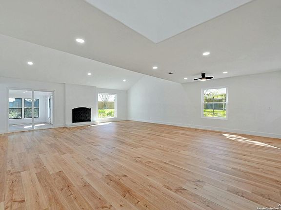 5th image of 29712 SADDLEBACK CIR
