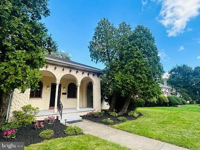 482 Harper Ave photo 1