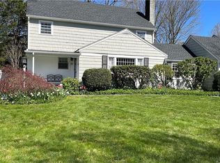 19 Manor Ln, Easton, CT 06612