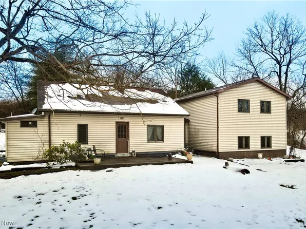 24 Ross Ln, Belpre, OH 45714