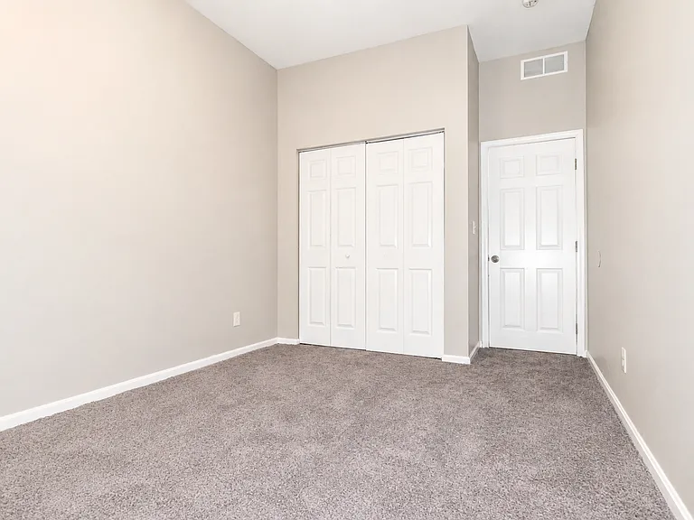 500 E Ormsby Ave — Photo 10
