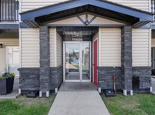Countryview, Edmonton, AB T6J 4E3