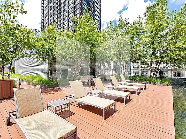 303 E 33rd St #7B — Photo 4