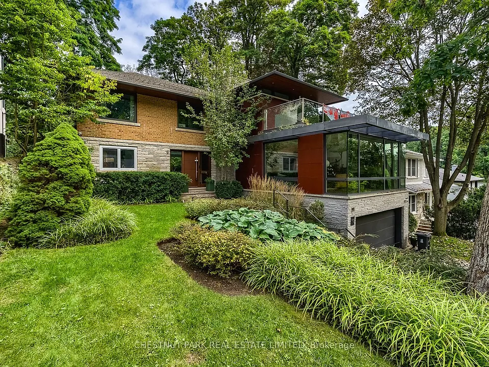 16 Fallingbrook Cres