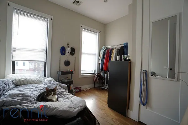 Rented by Rennit Inc. | media 37