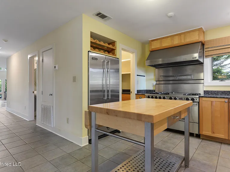 1220 Sunset Ave — Photo 9