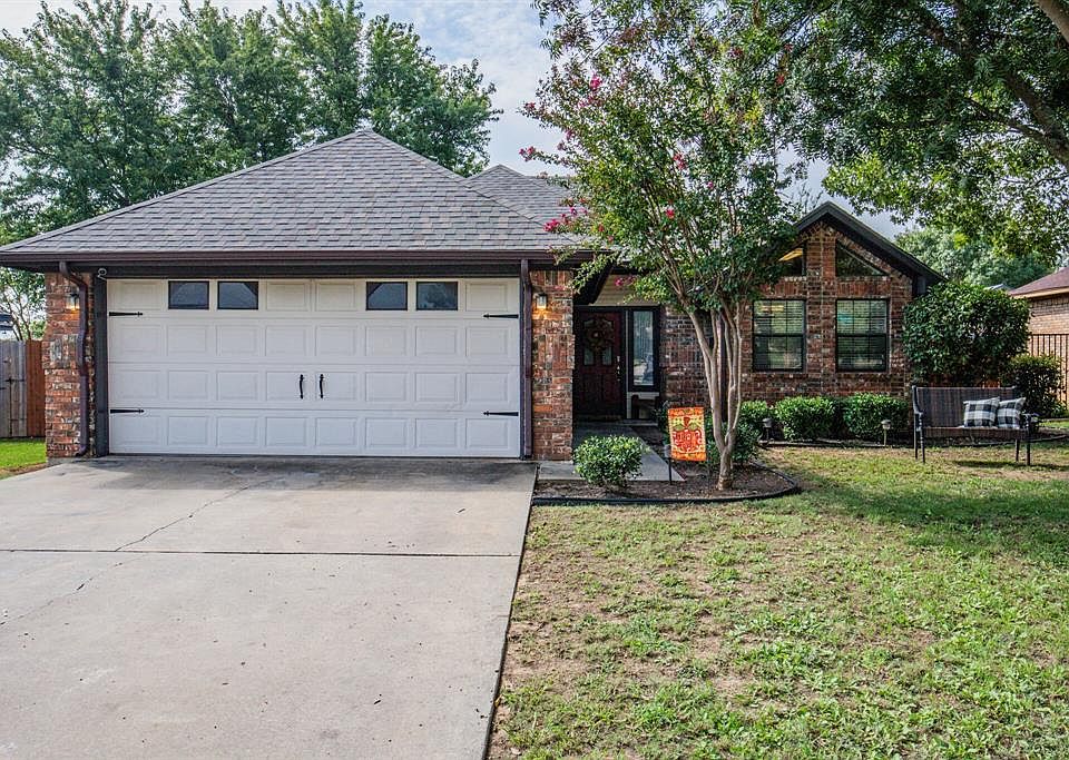 1st image of 3004 Christopher Dr