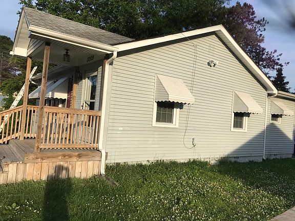 2nd image of 3209 Elliott Ave