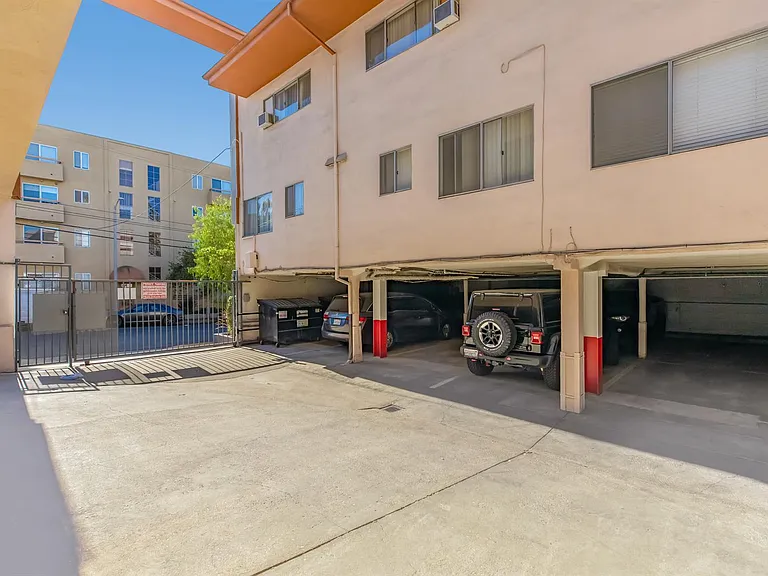 Sawtelle — Photo 37