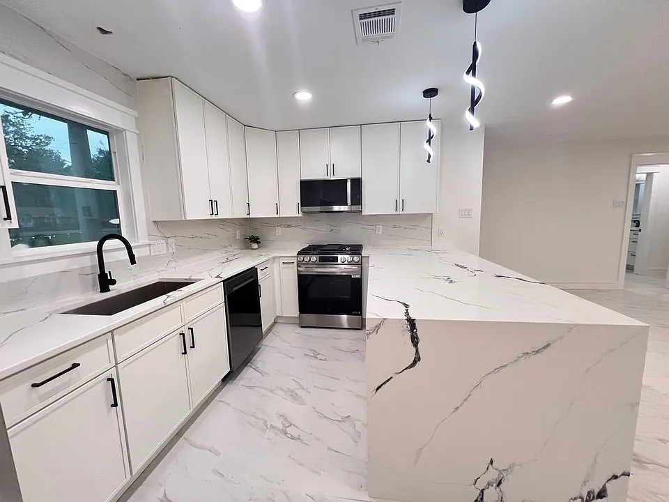 20156 Russell Dr