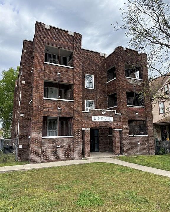 1st image of 3000 E Linwood Blvd