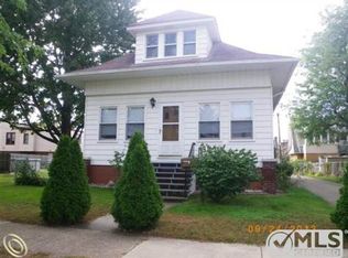 423 Sycamore St, Wyandotte, MI 48192