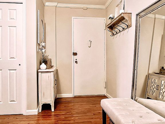 5th image of 21 Fairview Ave APT 615