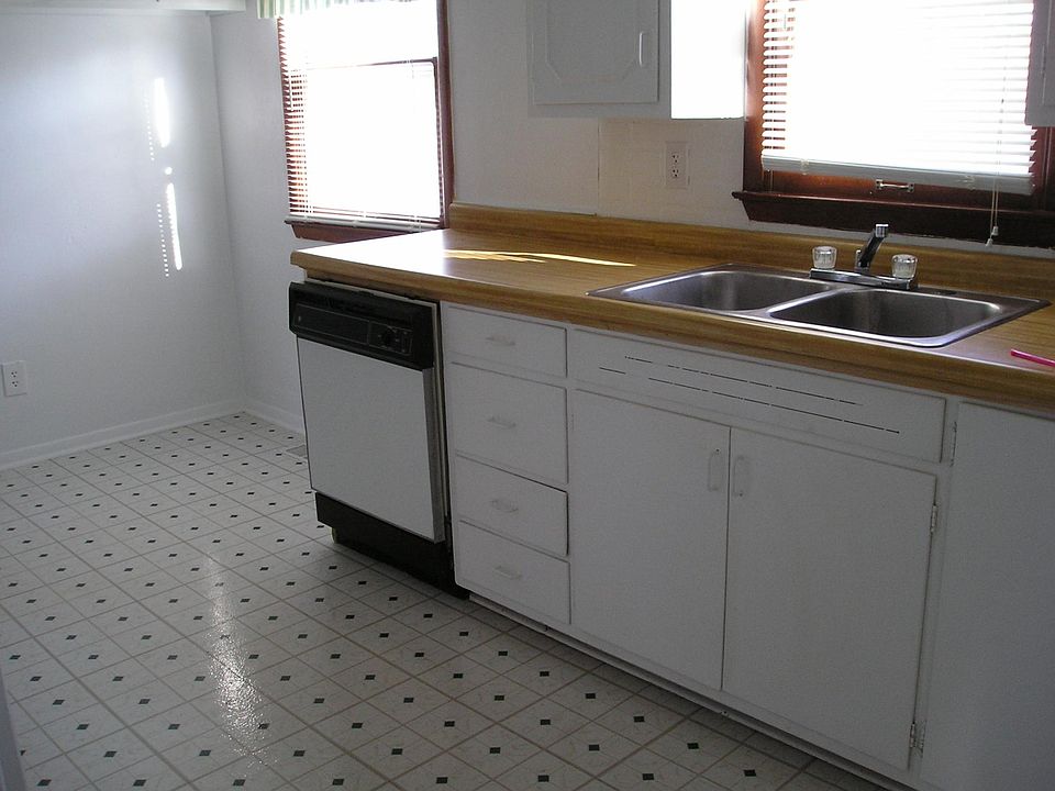 2nd image of 8219 E 34th St