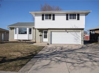 30 McKenzie Ct, Cheektowaga, NY 14227