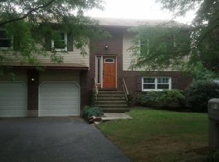 2010 Pierce Dr, Whitehall, PA 18052