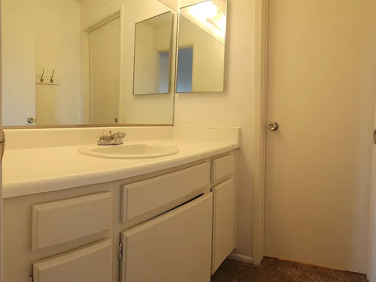 323 Blackfoot Ln — Photo 12