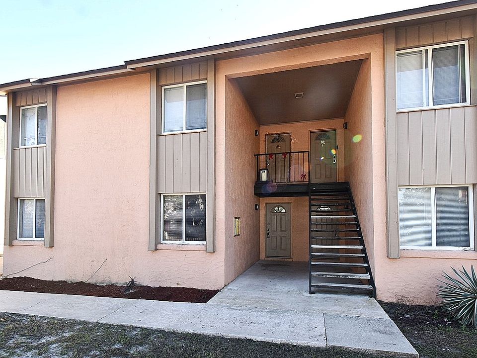 1st image of 121 Lori Anne Ln #121