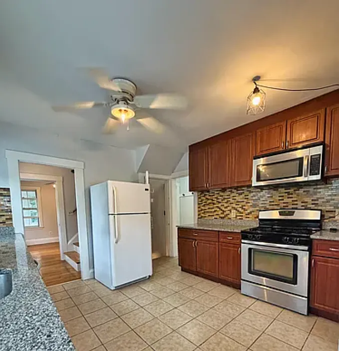 3 bed, 1200 sqft, $3,750 — Photo 1