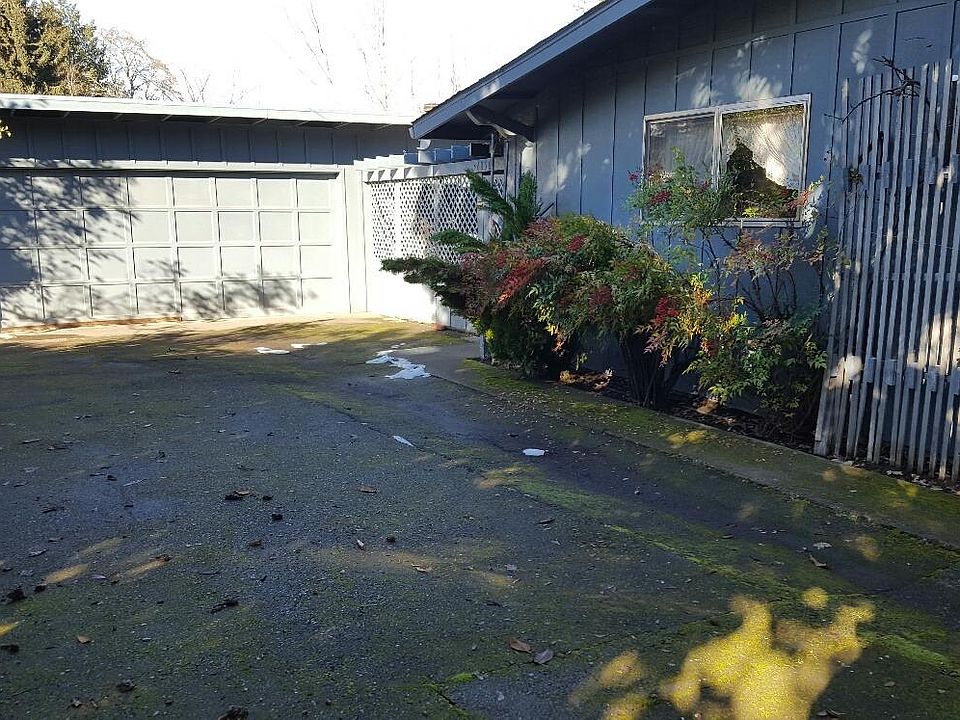 1st image of 4856 Rogue River Hwy