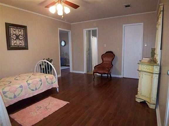 4th image of 403 34th St