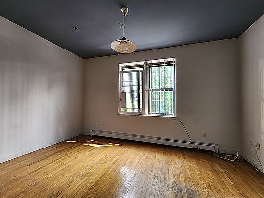 4th image of 47-45 Vernon Blvd #2C
