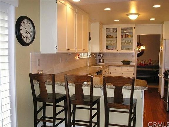 The kitchen has a great breakfast bar.