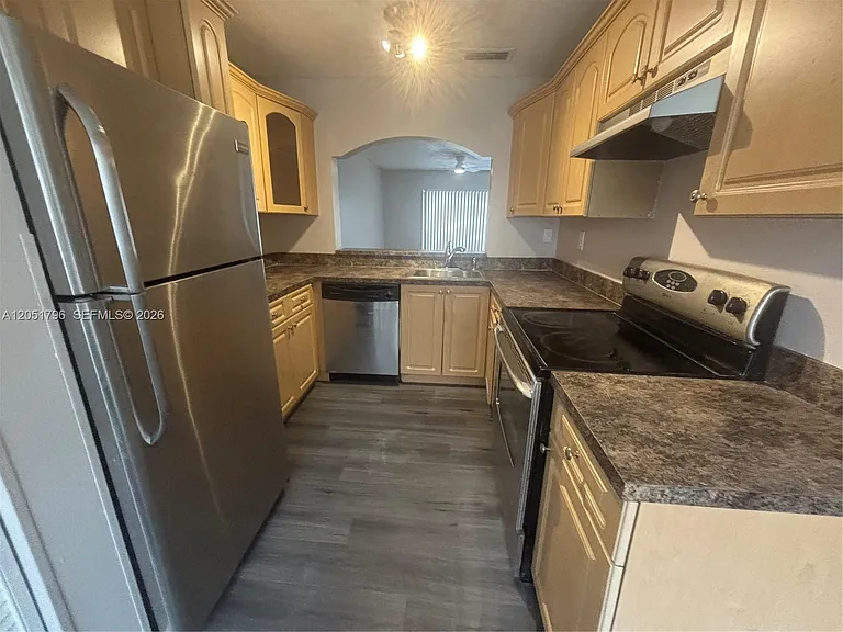 323 Palm Cir E — Photo 6