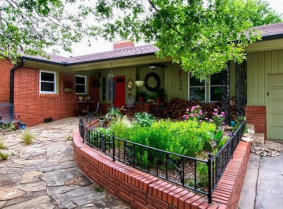 5th image of 625 College Dr