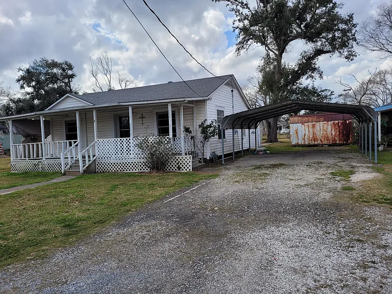 621 Brady St — Photo 1