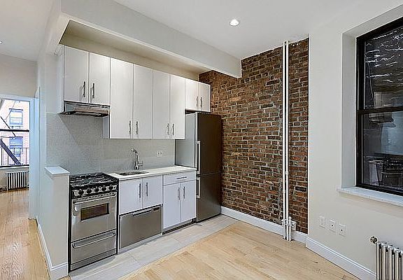 4th image of 11 Stanton St #5CC
