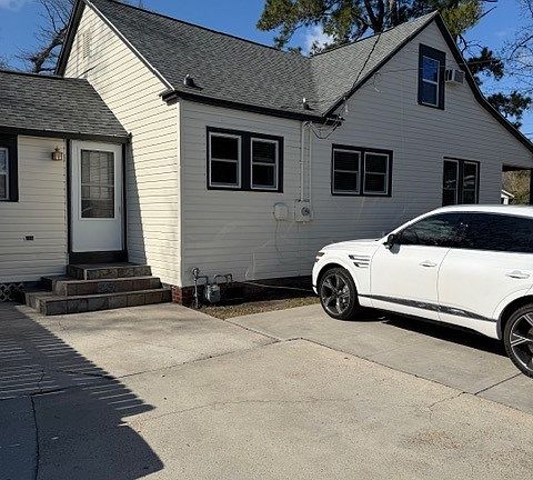 2nd image of 102 Hickory St