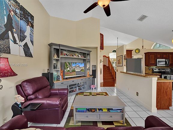4th image of 2932 Oak Park Cir