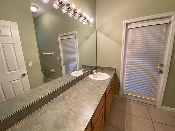 4th image of 1015 Ridgemount Pl