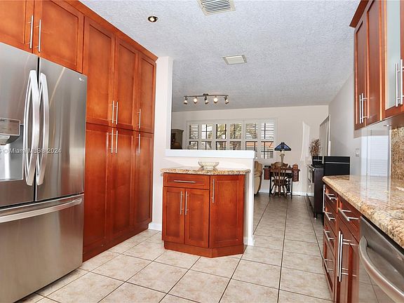 3rd image of 21221 NE 25th Ct