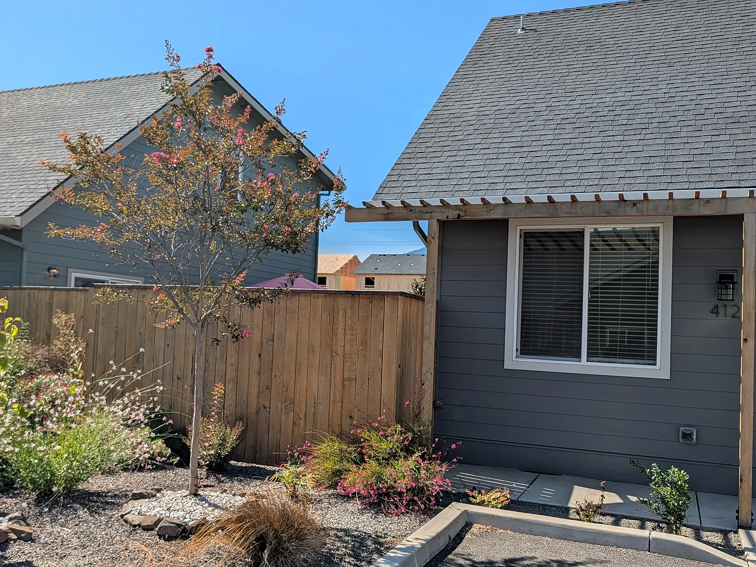 3 bed, 2200 sqft, $2,200 — Photo 2