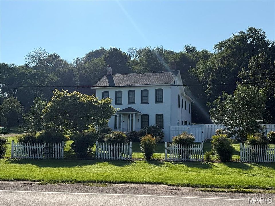 1st image of 1902 N Bluff Rd
