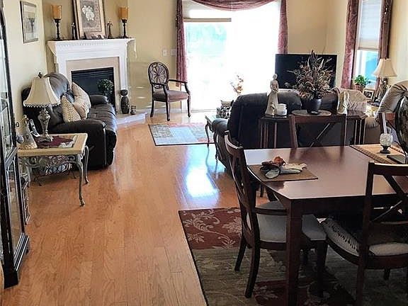 5th image of 20 Lees Farm Commons Dr