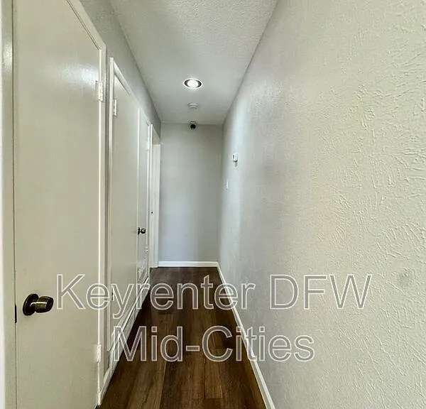 2801 Clearbrook Dr — Photo 17