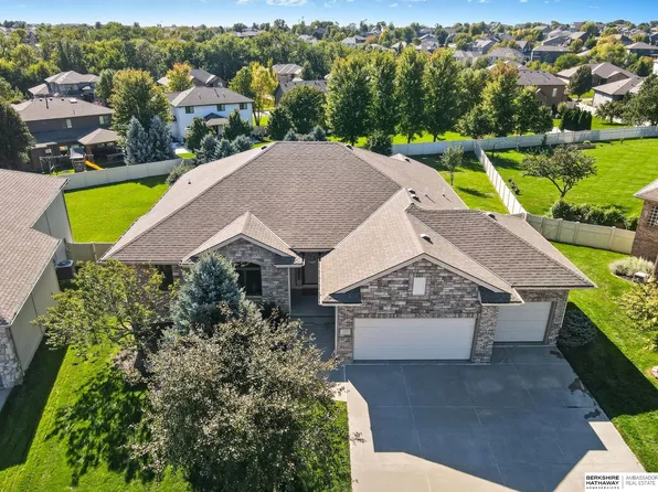 19821 Emiline St, Gretna, NE 68028