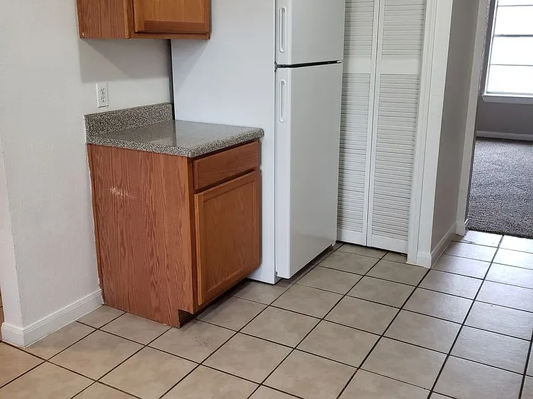Sunset Grove Apartments — Photo 16