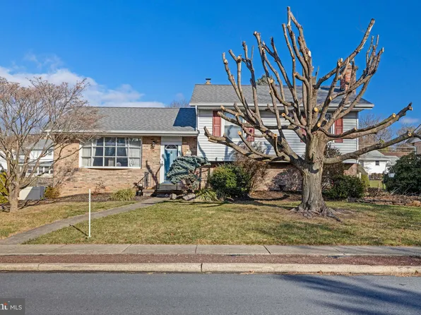 13 Hearthstone Dr, Reading, PA 19606