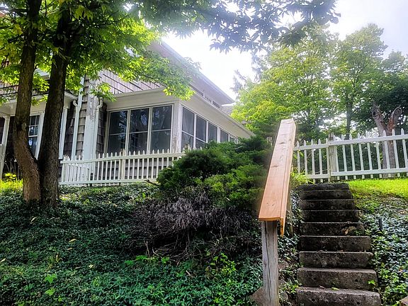 3rd image of 1001 Manhattan Ave