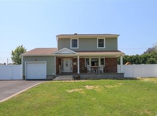 94 Ashland Dr, Kings Park, NY 11754