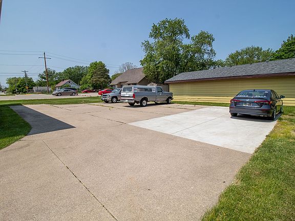 2nd image of 4411 Castlewood Pl #2B-1Ba