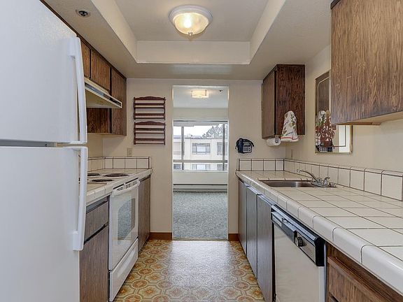 5th image of 410 Sheridan Ave APT 455