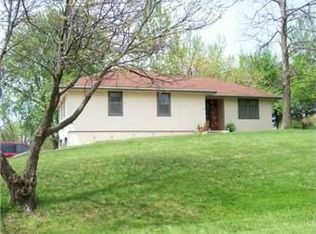 208 Oak St, Wood Heights, MO 64024