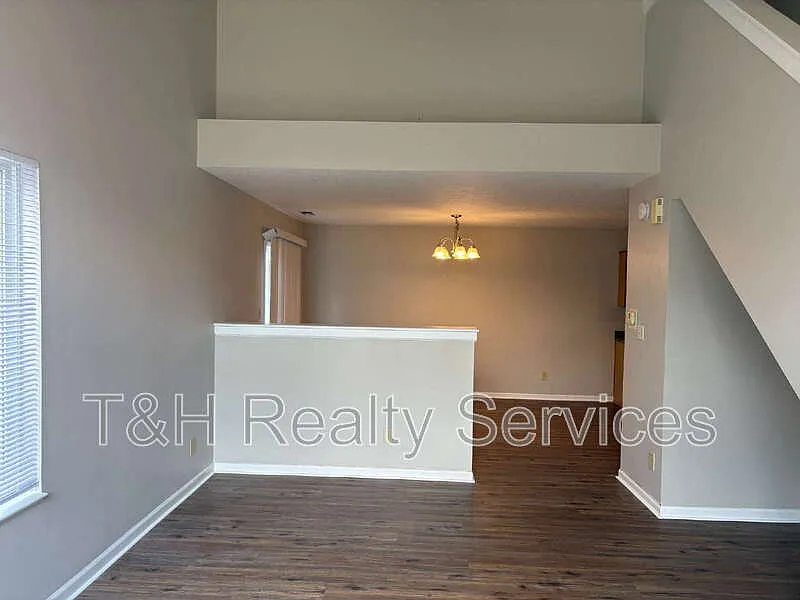 3 bed, 2.5 bath, 1220 sqft, $1,800 — Photo 4