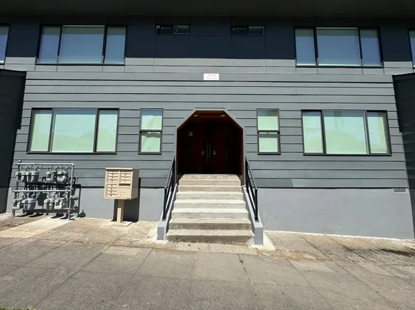 2809 SE Washington St, Portland, OR 97214